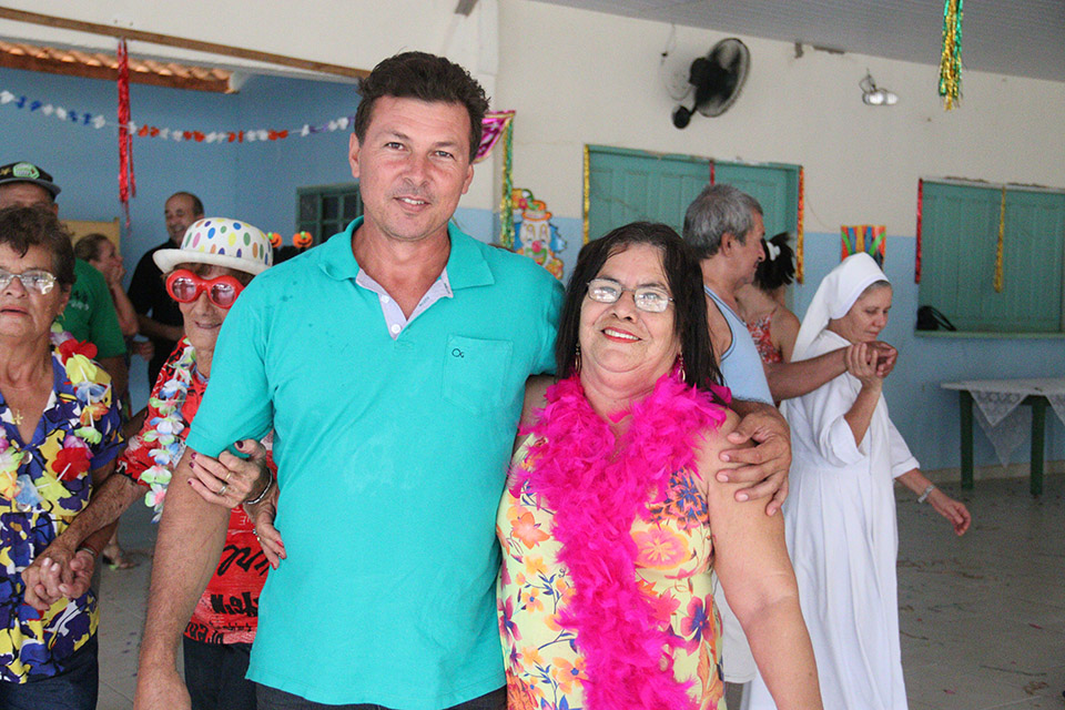 SAS realiza baile de Carnaval para idosos do município