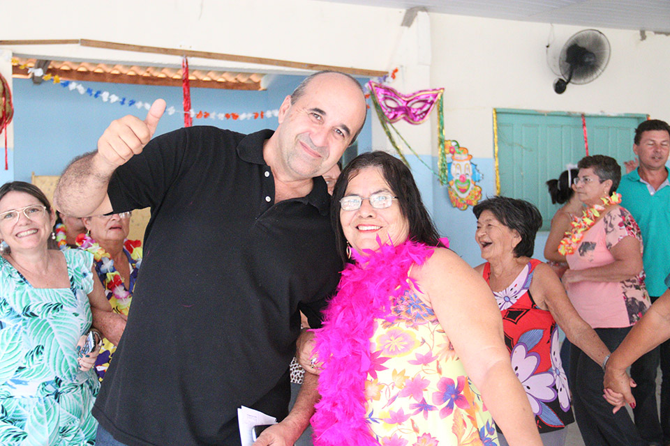 SAS realiza baile de Carnaval para idosos do município