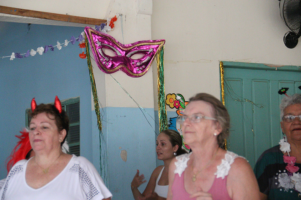 SAS realiza baile de Carnaval para idosos do município