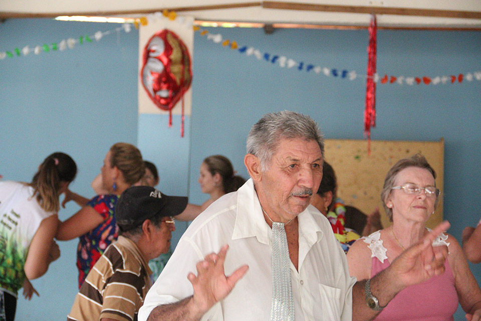 SAS realiza baile de Carnaval para idosos do município