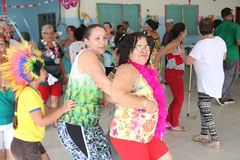 SAS realiza baile de Carnaval para idosos do município