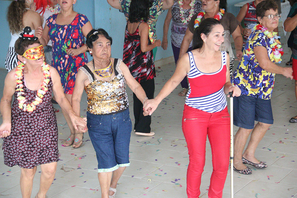 SAS realiza baile de Carnaval para idosos do município
