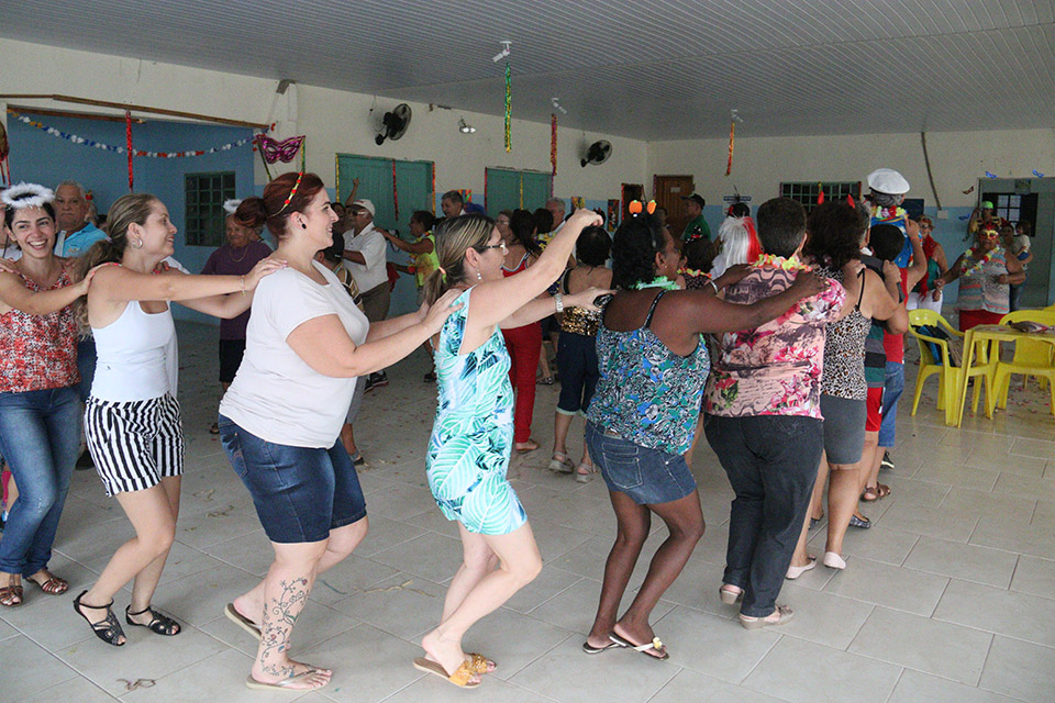 SAS realiza baile de Carnaval para idosos do município