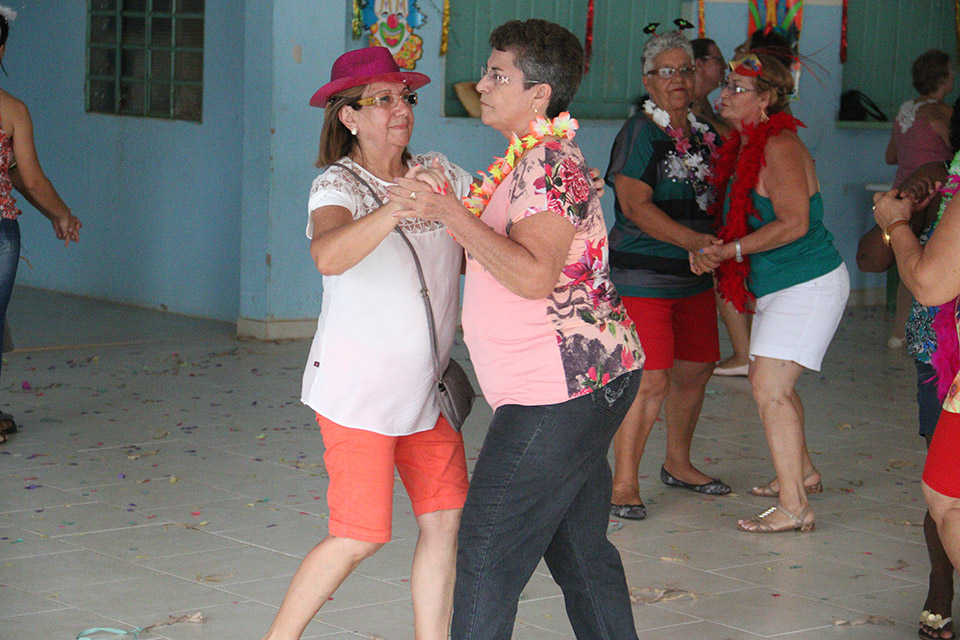 SAS realiza baile de Carnaval para idosos do município