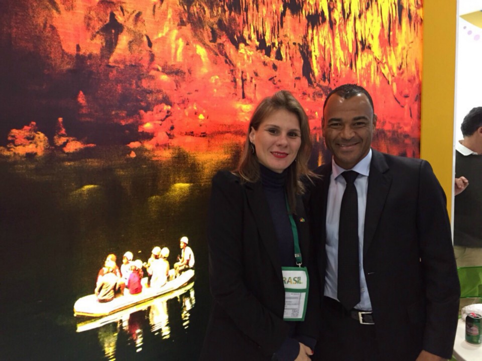 Secretária de Turismo, Indústria e Comércio representa Bonito em feira na Alemanha