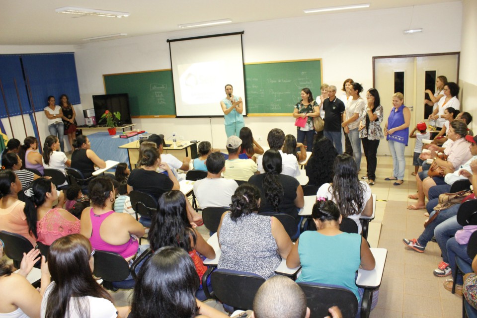 Prefeitura capacita 140 professores da rede municipal de ensino
