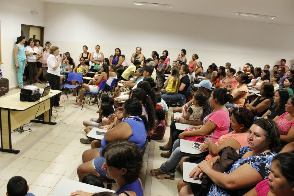 Prefeitura capacita 140 professores da rede municipal de ensino