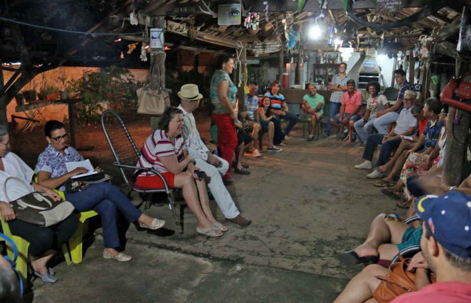 Roda de Conversa tem primeira edição em rancho charmoso no centro do município