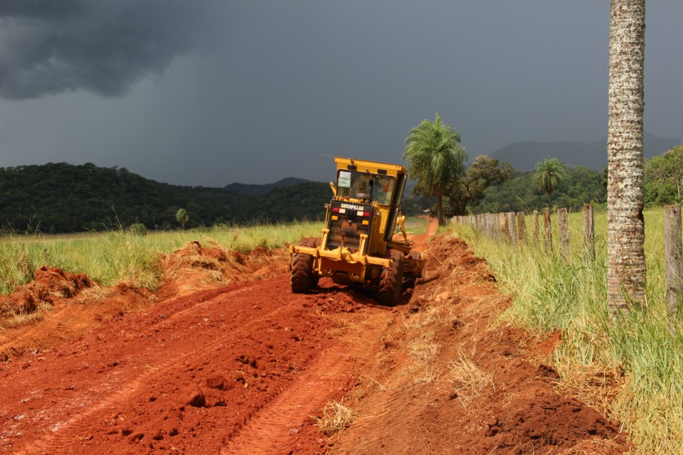 Obras em estrada da Gruta do Lago Azul beneficiam economia de Bonito