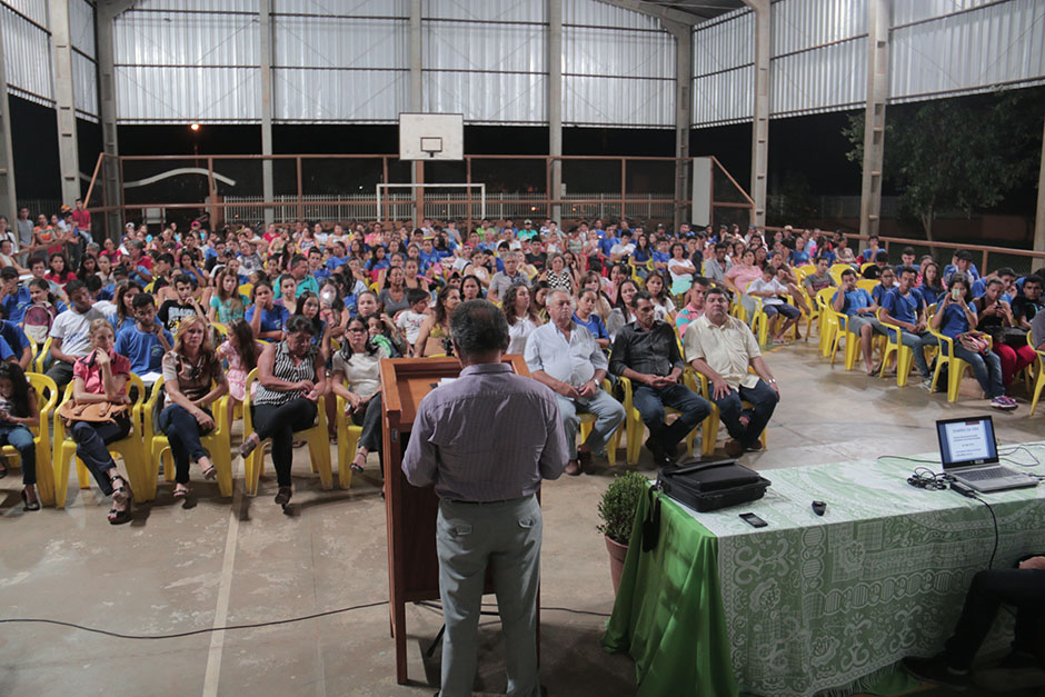 Juiz Odilon fala sobre família e o uso de drogas em palestra na rede municipal