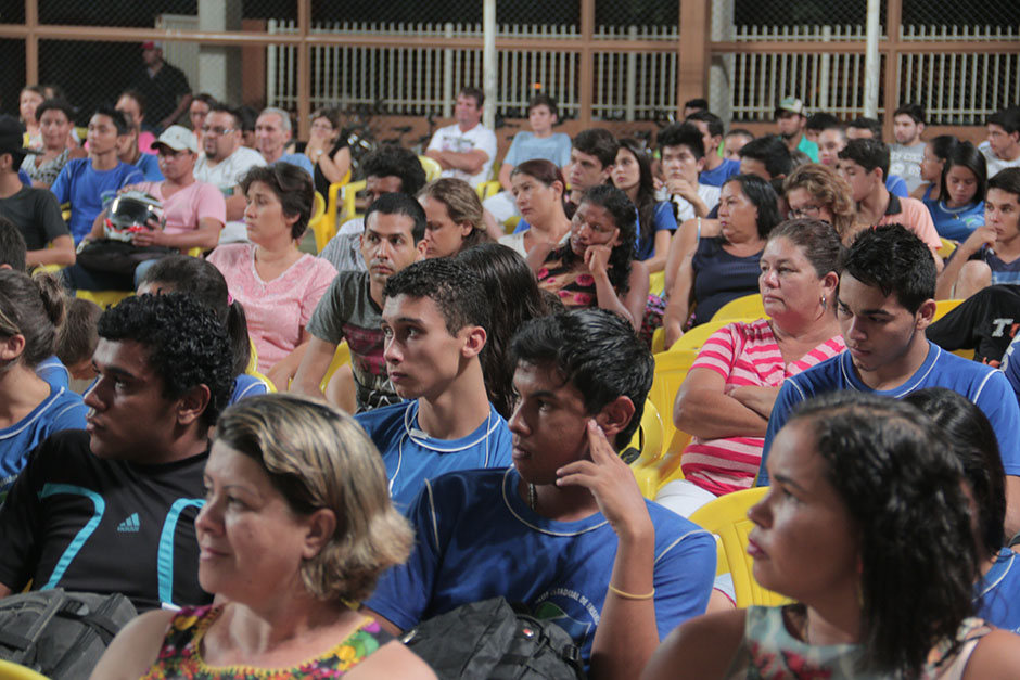 Juiz Odilon fala sobre família e o uso de drogas em palestra na rede municipal