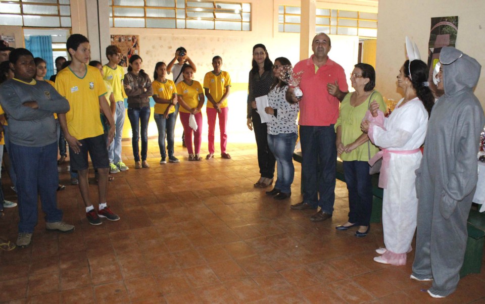 Crianças da rede municipal de ensino recebem ovos de páscoa