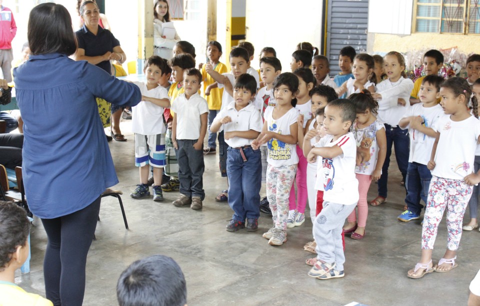 Crianças da rede municipal de ensino recebem ovos de páscoa