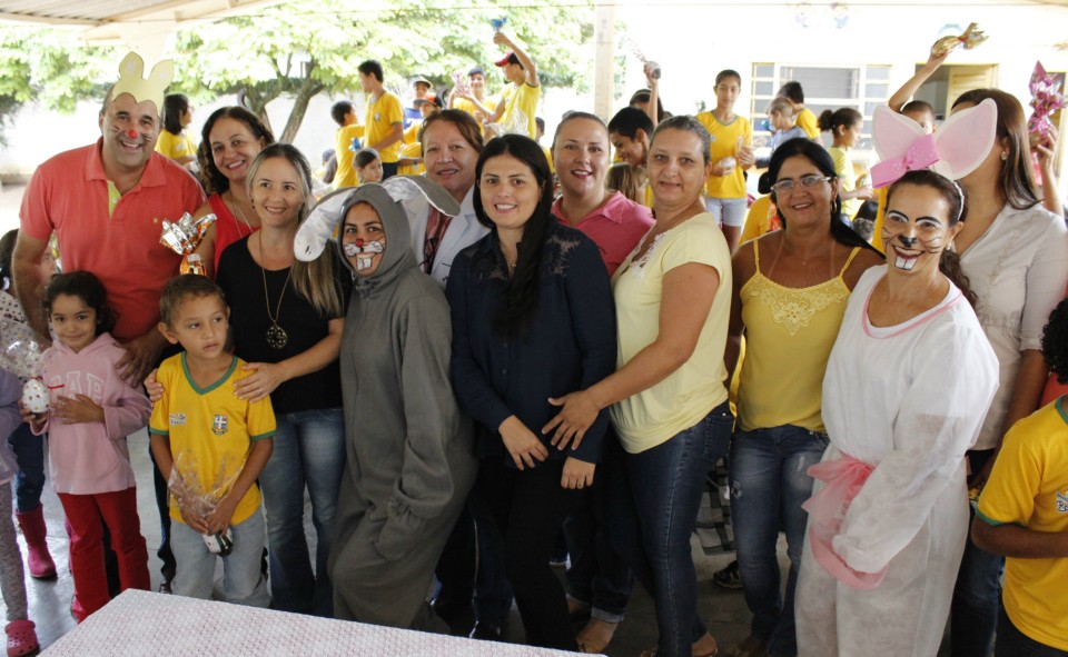 Crianças da rede municipal de ensino recebem ovos de páscoa