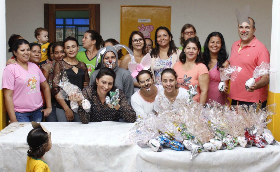 Crianças da rede municipal de ensino recebem ovos de páscoa