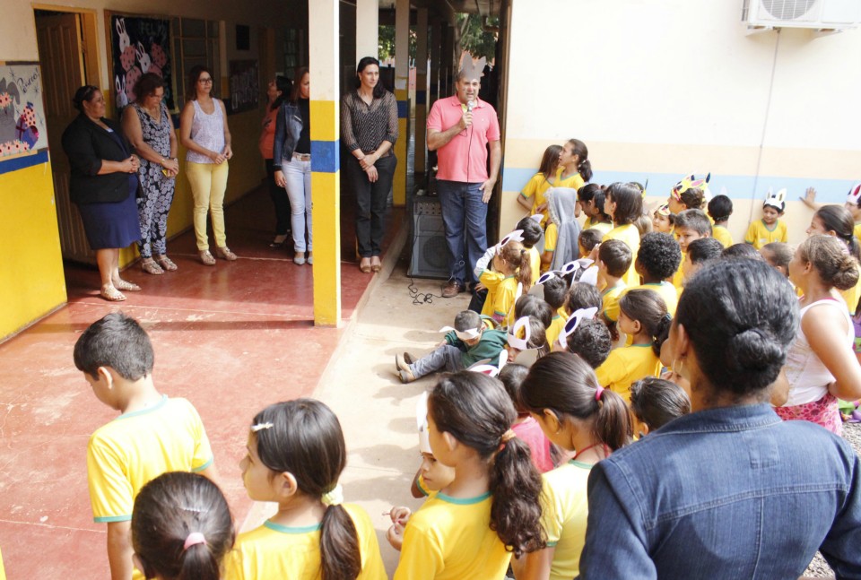 Crianças da rede municipal de ensino recebem ovos de páscoa