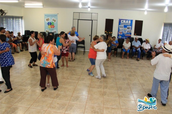 Baile da Melhor Idade é Sucesso Total em Bonito