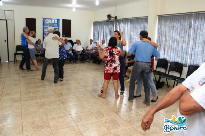 Baile da Melhor Idade é Sucesso Total em Bonito