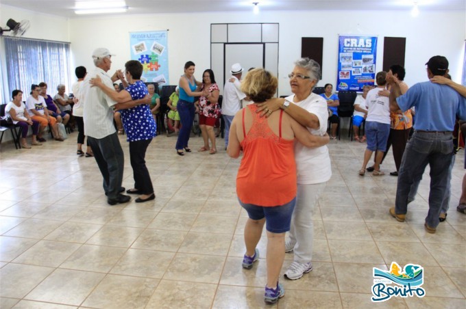 Baile da Melhor Idade é Sucesso Total em Bonito