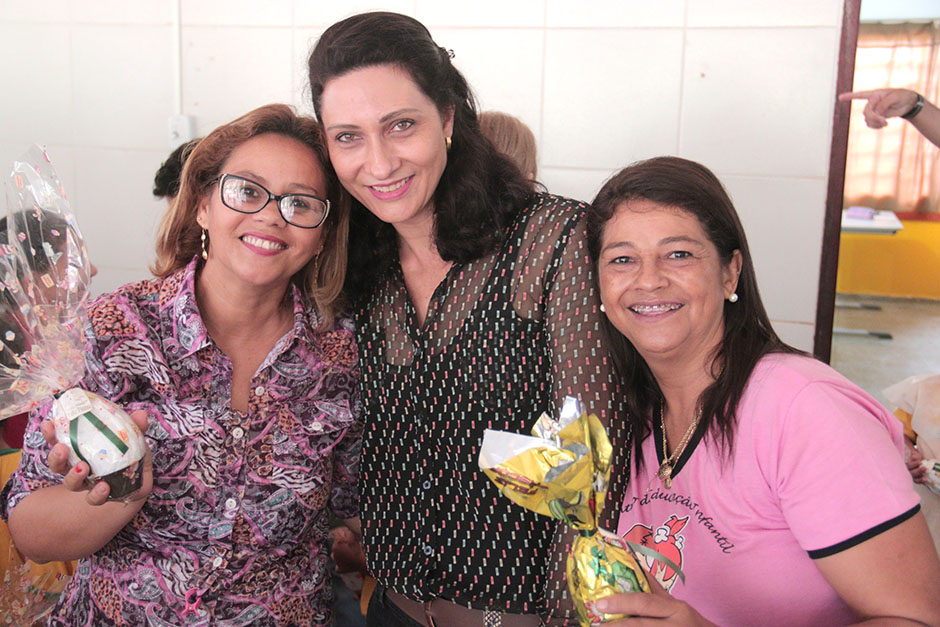 Confira as fotos da Entrega dos Ovos de Páscoa na Rede Municipal de Ensino