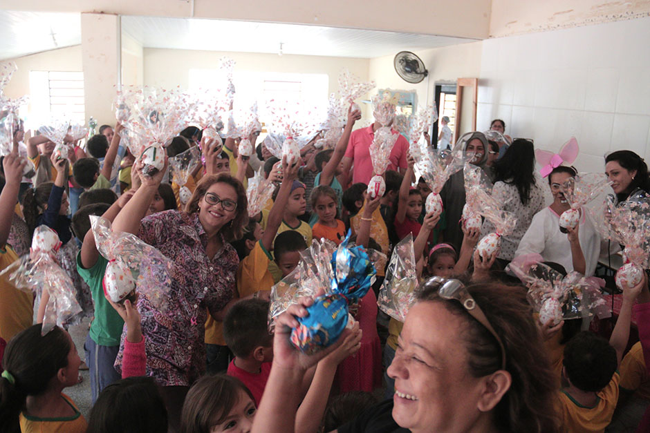 Confira as fotos da Entrega dos Ovos de Páscoa na Rede Municipal de Ensino