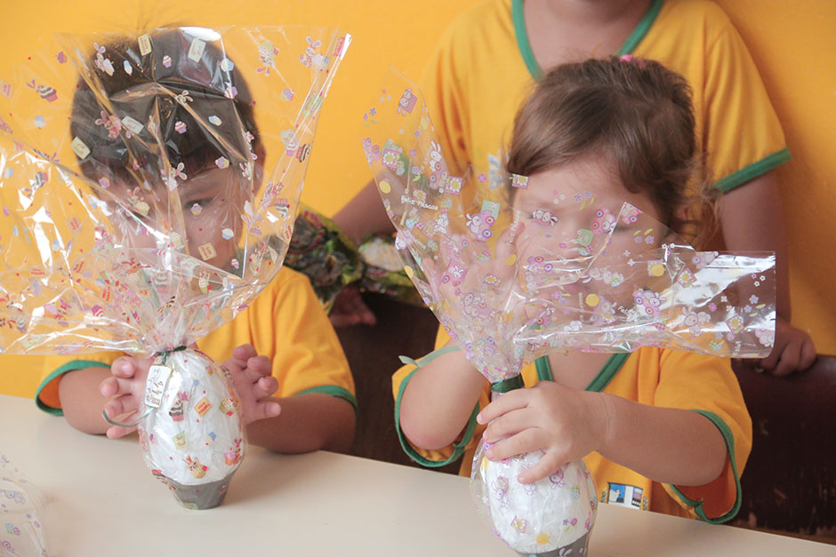 Confira as fotos da Entrega dos Ovos de Páscoa na Rede Municipal de Ensino