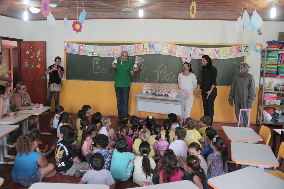 Confira as fotos da Entrega dos Ovos de Páscoa na Rede Municipal de Ensino