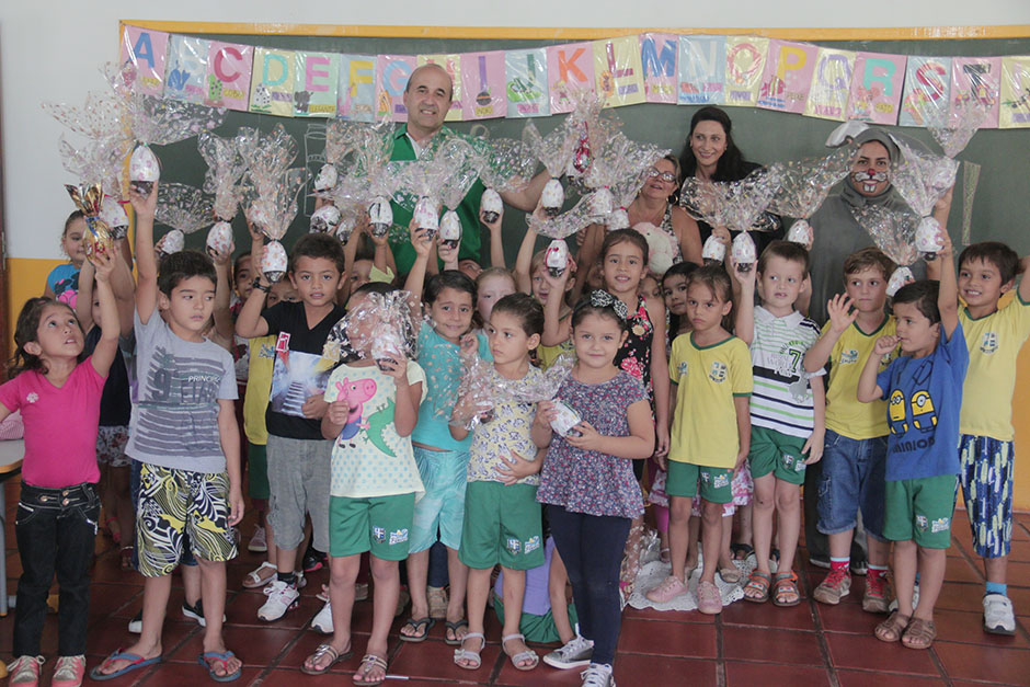 Confira as fotos da Entrega dos Ovos de Páscoa na Rede Municipal de Ensino