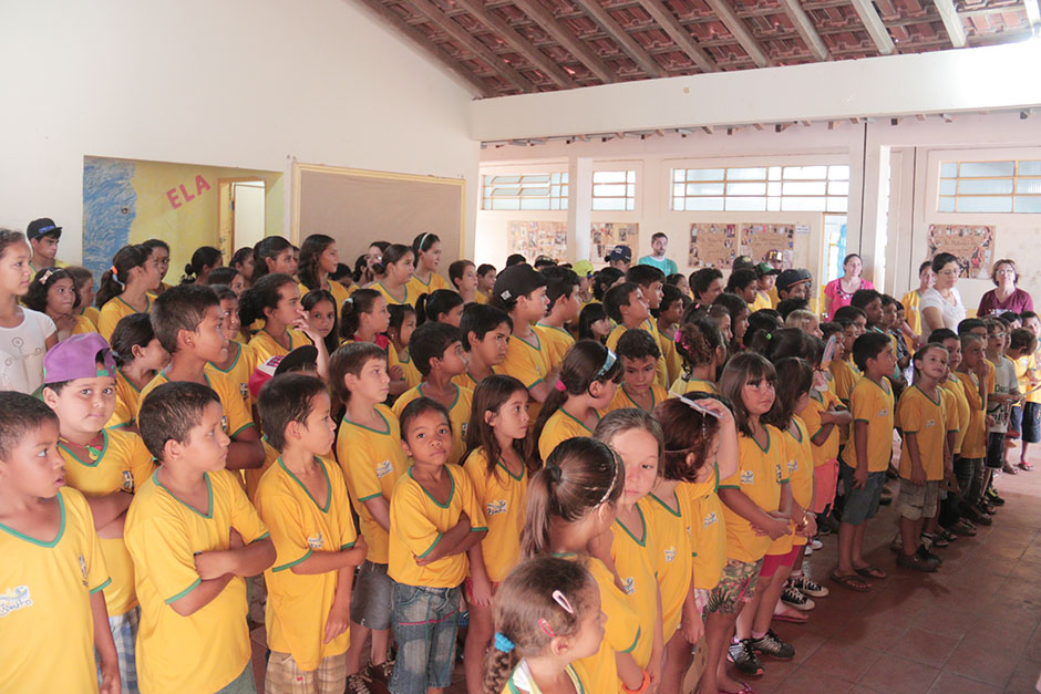 Confira as fotos da Entrega dos Ovos de Páscoa na Rede Municipal de Ensino