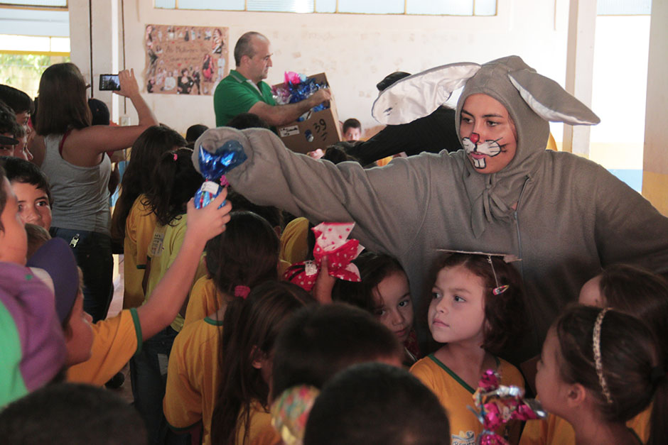 Confira as fotos da Entrega dos Ovos de Páscoa na Rede Municipal de Ensino