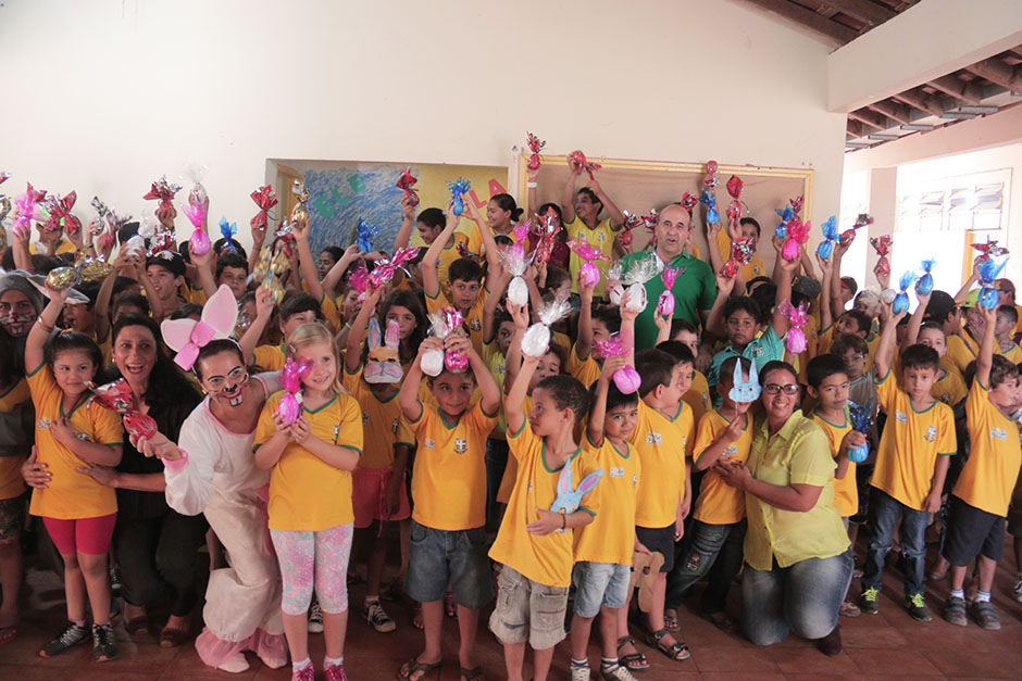 Confira as fotos da Entrega dos Ovos de Páscoa na Rede Municipal de Ensino