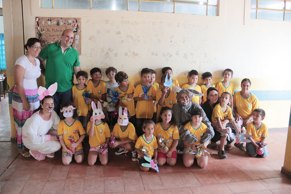 Confira as fotos da Entrega dos Ovos de Páscoa na Rede Municipal de Ensino