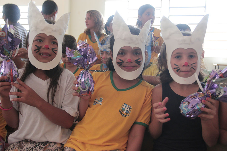 Confira as fotos da Entrega dos Ovos de Páscoa na Rede Municipal de Ensino