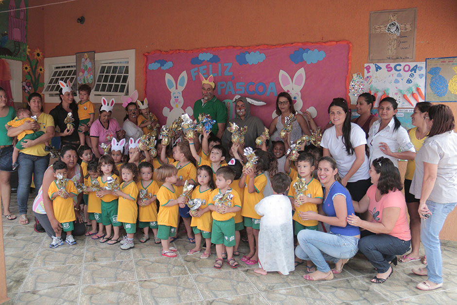 Confira as fotos da Entrega dos Ovos de Páscoa na Rede Municipal de Ensino