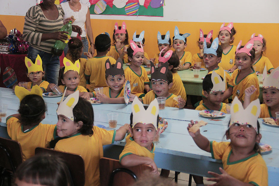 Confira as fotos da Entrega dos Ovos de Páscoa na Rede Municipal de Ensino