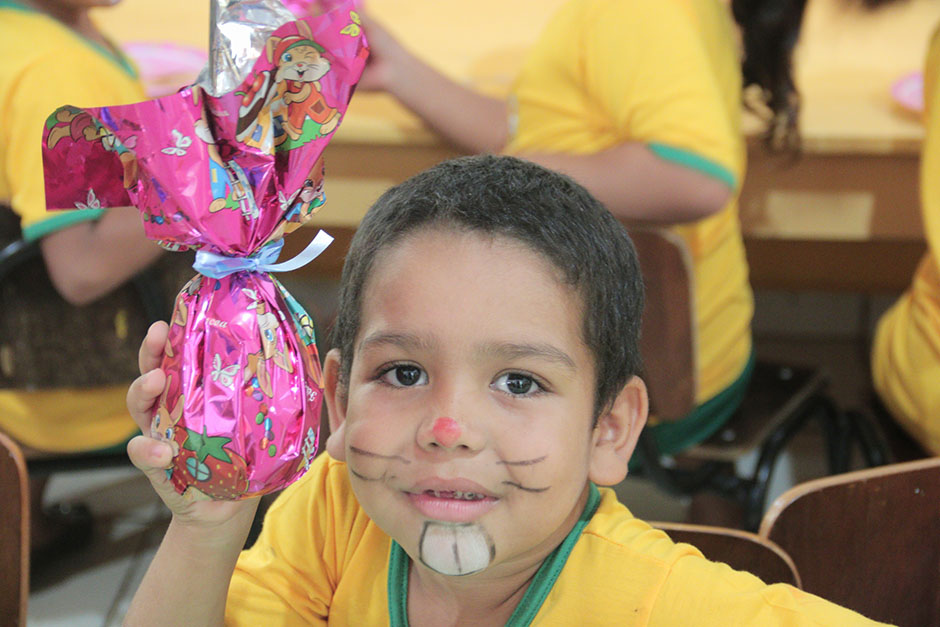 Confira as fotos da Entrega dos Ovos de Páscoa na Rede Municipal de Ensino