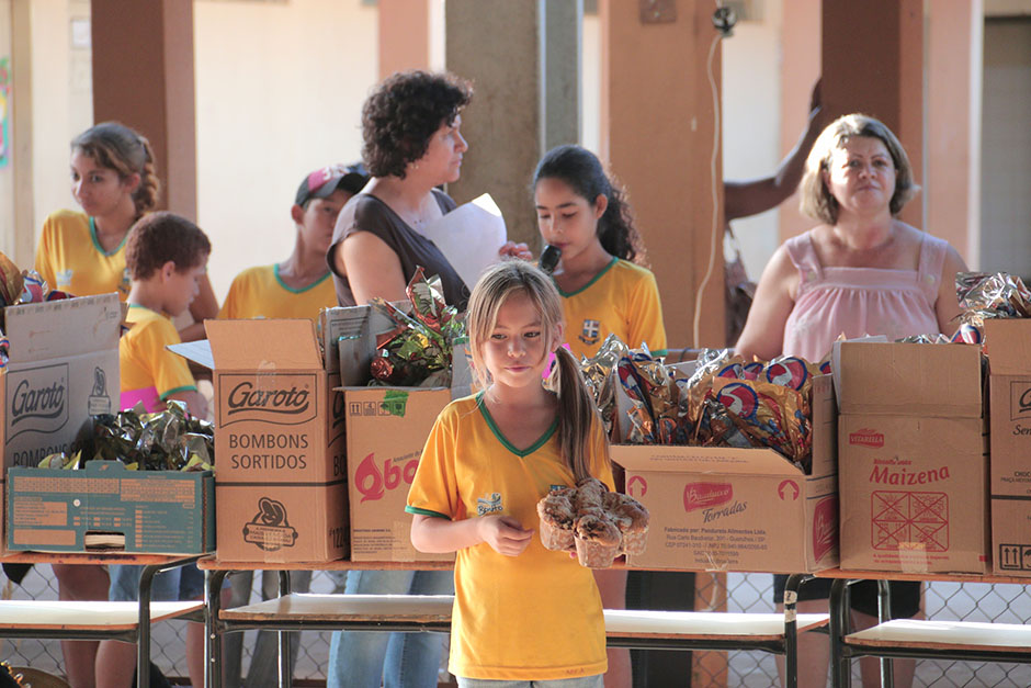 Confira as fotos da Entrega dos Ovos de Páscoa na Rede Municipal de Ensino