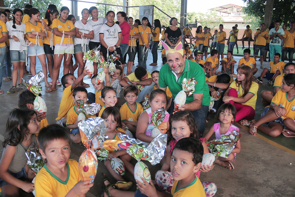 Confira as fotos da Entrega dos Ovos de Páscoa na Rede Municipal de Ensino