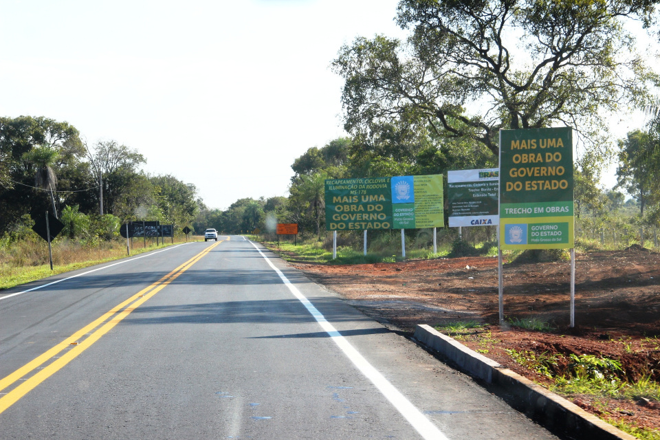 Ciclovia da cidade ao balneário recebe camada de asfalto
