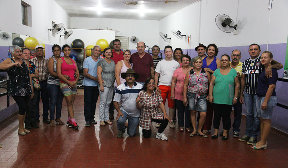 Oficina de dança de salão ensina ritmos clássicos a 15 casais de Bonito
