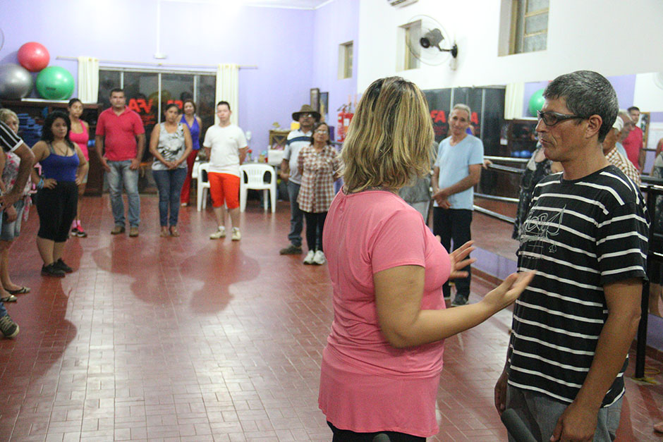 Oficina de dança de salão ensina ritmos clássicos a 15 casais de Bonito