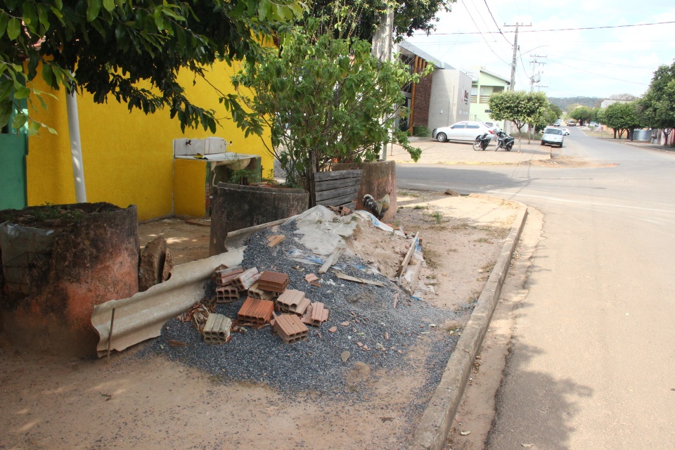 Decreto regulamenta coleta de entulhos em ruas e calçadas