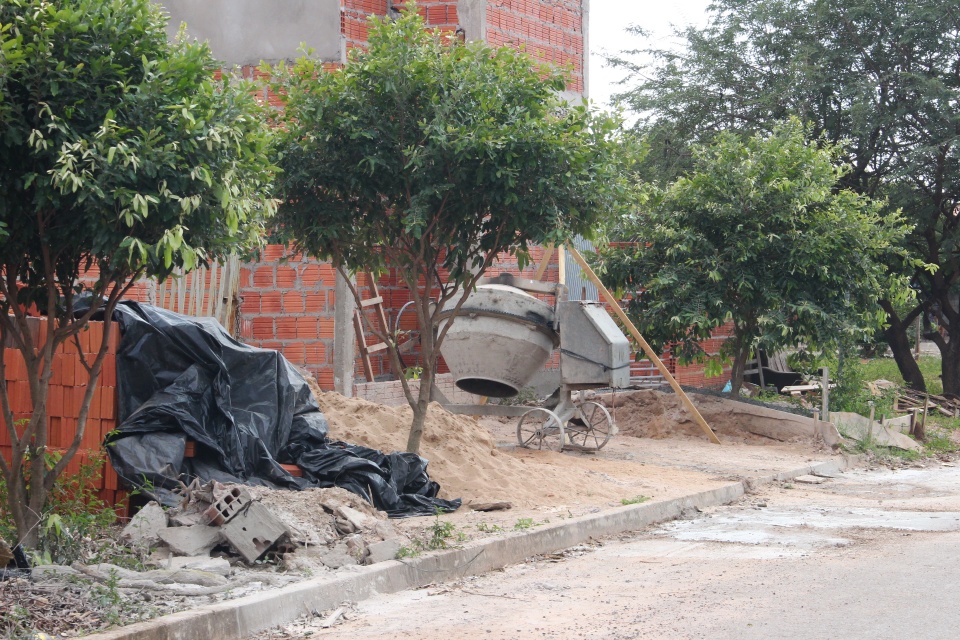 Decreto regulamenta coleta de entulhos em ruas e calçadas