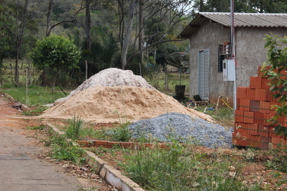 Decreto regulamenta coleta de entulhos em ruas e calçadas