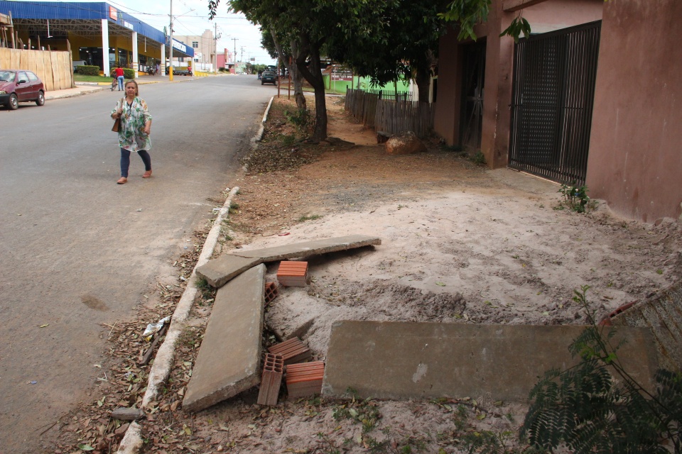 Decreto regulamenta coleta de entulhos em ruas e calçadas