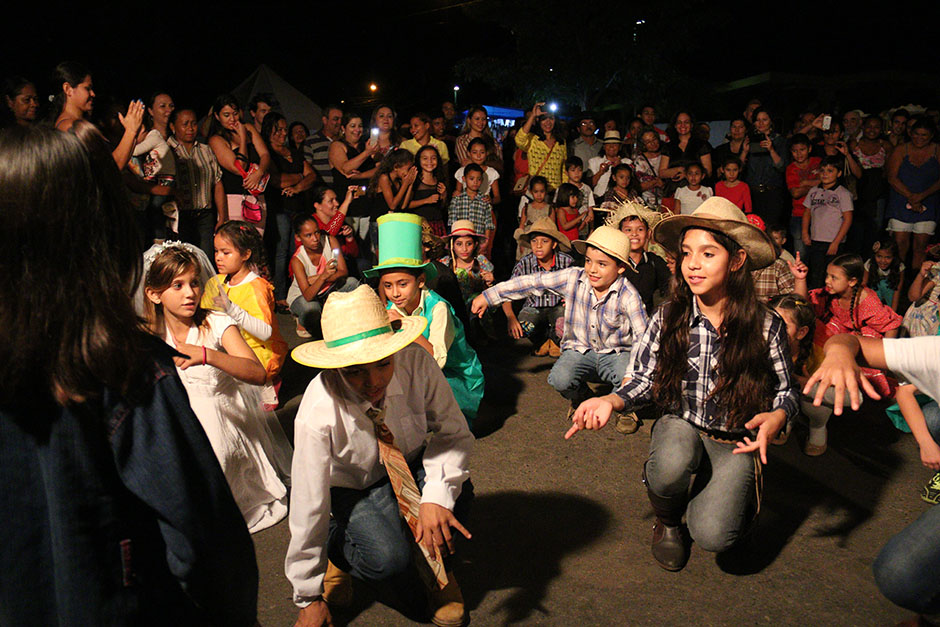 A 2ª noite do “Arraiá Sustentável da Capital do Ecoturismo” foi de muita alegria e animação.