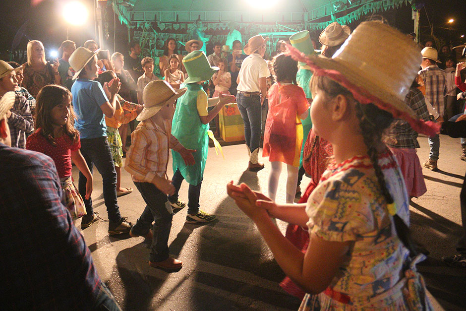 A 2ª noite do “Arraiá Sustentável da Capital do Ecoturismo” foi de muita alegria e animação.