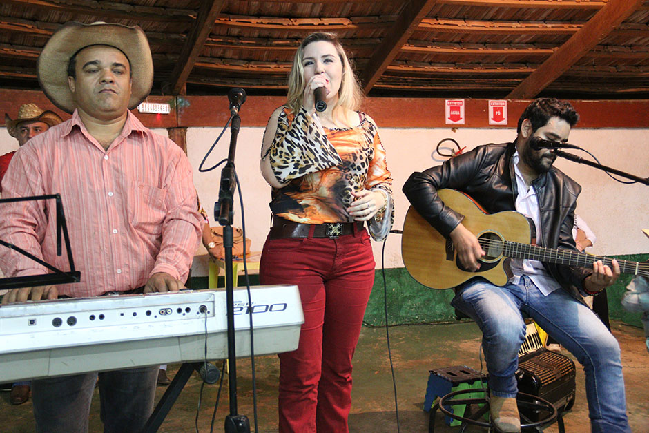 Secretaria Municipal de Assistência Social Realizou Arraiá do Grupo Conviver Idosos
