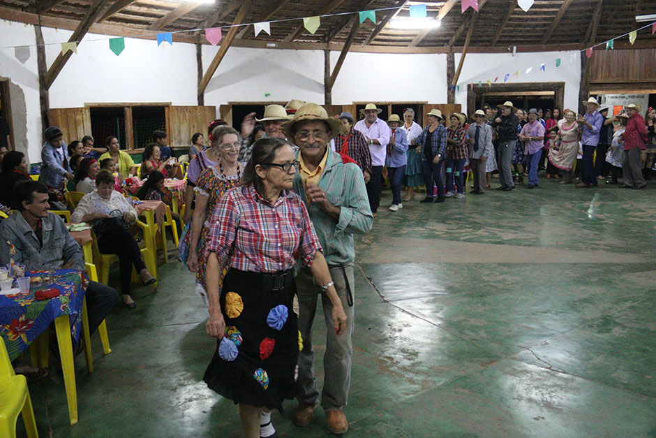 Secretaria Municipal de Assistência Social Realizou Arraiá do Grupo Conviver Idosos