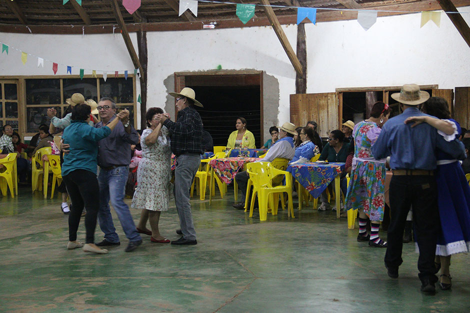 Secretaria Municipal de Assistência Social Realizou Arraiá do Grupo Conviver Idosos
